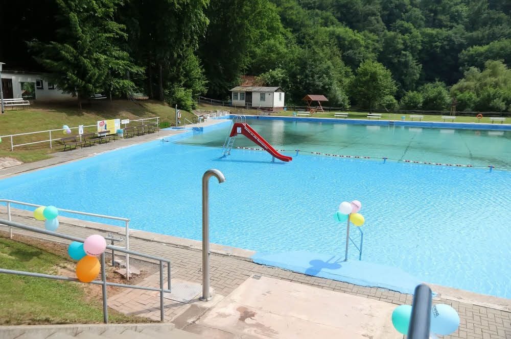 Blick auf das Waldbad im Sangerhäuser Ortsteil Grillenberg