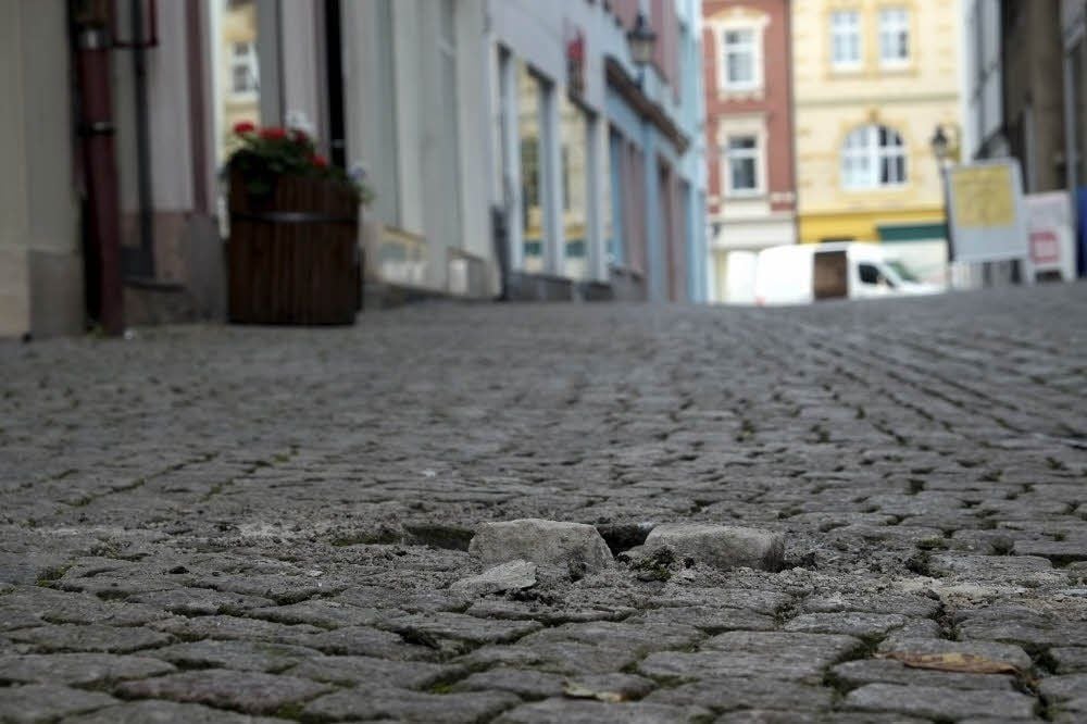 In der Kramerstraße von Zeitz sind in der Nacht zum Mittwoch drei Stolpersteine gestohlen worden.