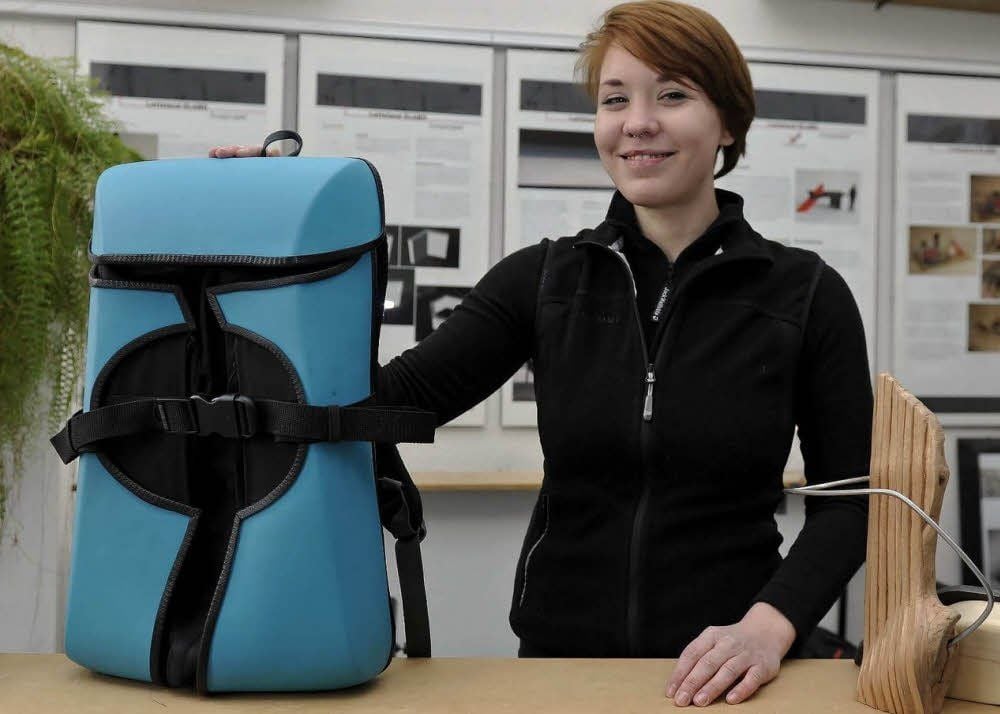 Laura Spang und der von ihr entwickelte „Wave“-Rucksack.