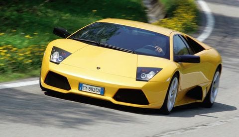 Keine Spur von Altersschwäche: Auch der Supersportwagen Murcielago von Lamborghini fährt schon in seine zehnte Saison. (FOTO: Lamborghini/DPA)