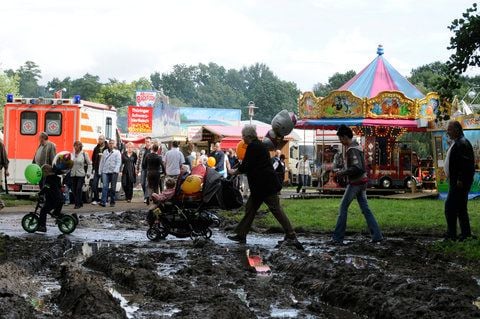 Tiefe Furchen hatten sich auf dem Festgelände gebildet. (FOTO: LUTZ WINKLER)