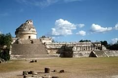 Im Norden der Halbinsel Yucatan - zu dem Ruinenkomplex Chichen Itza der Mayakultur gehört auch das so genannte Observatorium. (Foto: dpa)