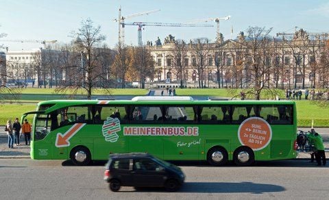 Ab sofort bevölkern immer mehr Fernbusse die deutschen Straßen.