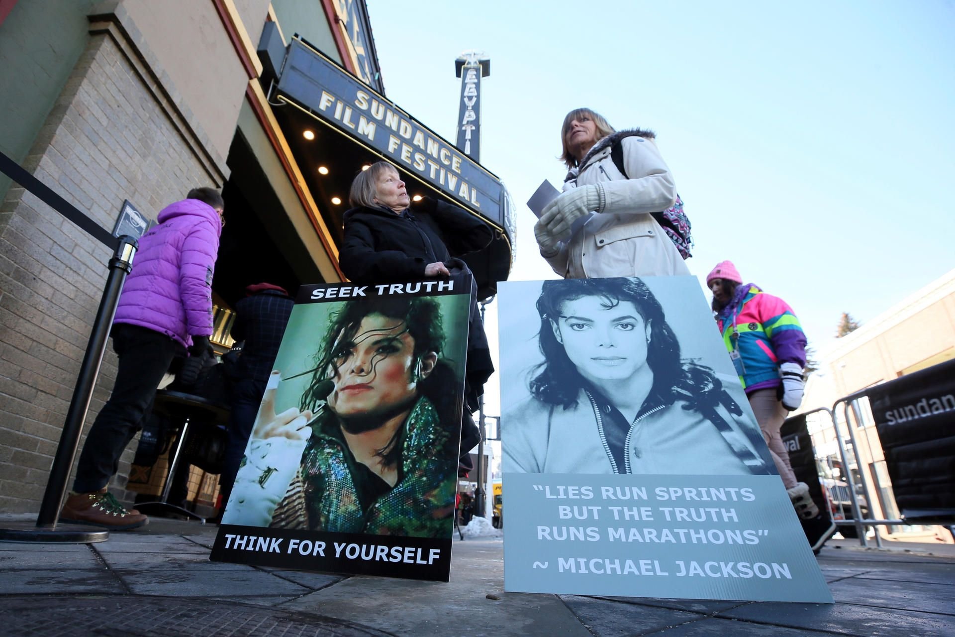 Demonstrierende vor dem Sundance Filmfest, wo die Premiere der Dokumentation stattfand.