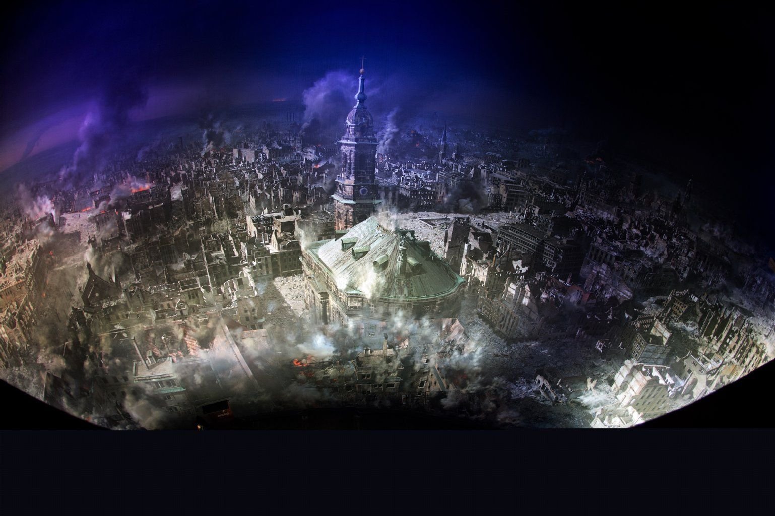Ein Teil des 360-Grad-Panoramas „Dresden 1945 - Tragik und Hoffnung einer europäischen Stadt“ im Asisi-Panometer in Dresden