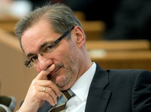 Brandenburgs Ministerpräsident Matthias Platzeck ist neuer Aufsichtsratschef für den Berliner Großflughafen BER. (FOTO: DPA)