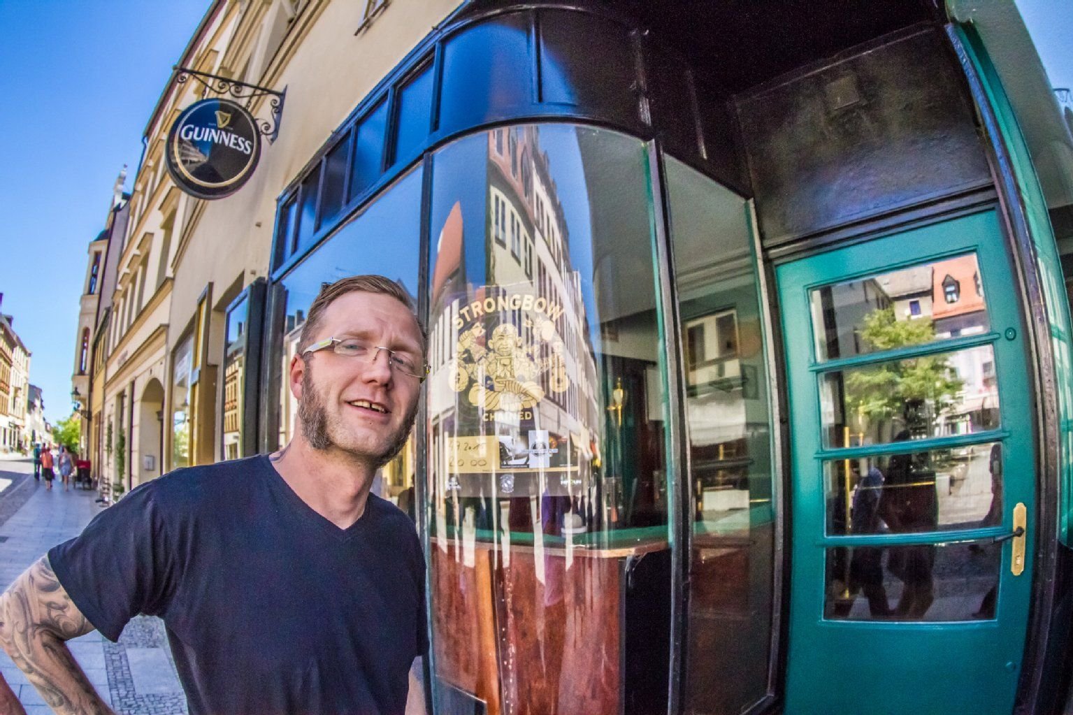 Jens Dietz ist das neue Gesicht hinter dem Tresen. Das Irish Harp Pub in der Wittenberger Collegienstraße öffnet am Donnerstag nach einem Monat Pause erneut seine Pforten.