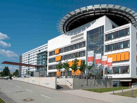 Das Universitätsklinikum Halle ist nach einer Vergleichsstudie des Nachrichtenmagazins «Focus» das beste Krankenhaus in Sachsen-Anhalt. (ARCHIVFOTO: JAN MÖBIUS)