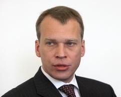 Dresdens suspendierter Oberbürgermeister Ingolf Roßberg (FDP) steht am Dienstag (6. Juni 2006) vor dem Landgericht der sächsischen Landeshauptstadt hinter der Anklagebank. (Foto: dpa)