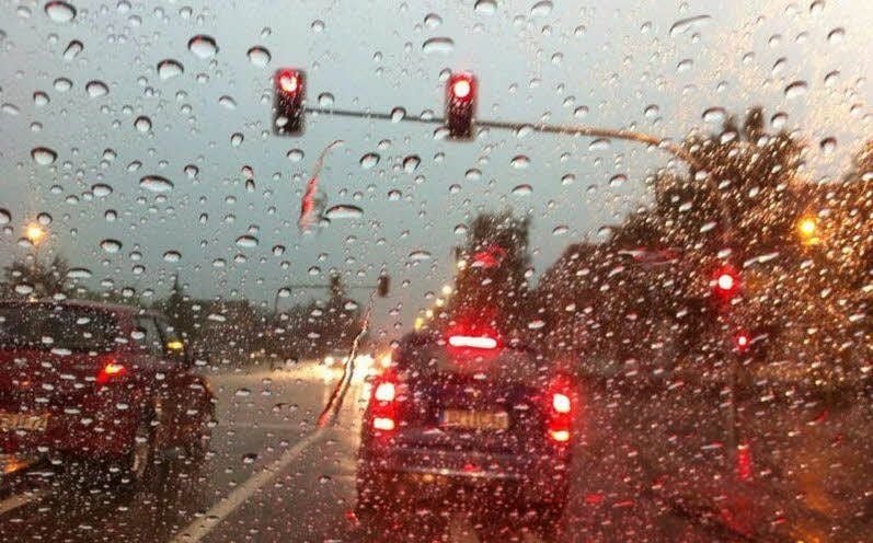 Vorsicht - auf den Straßen herrschte Aquaplaning.