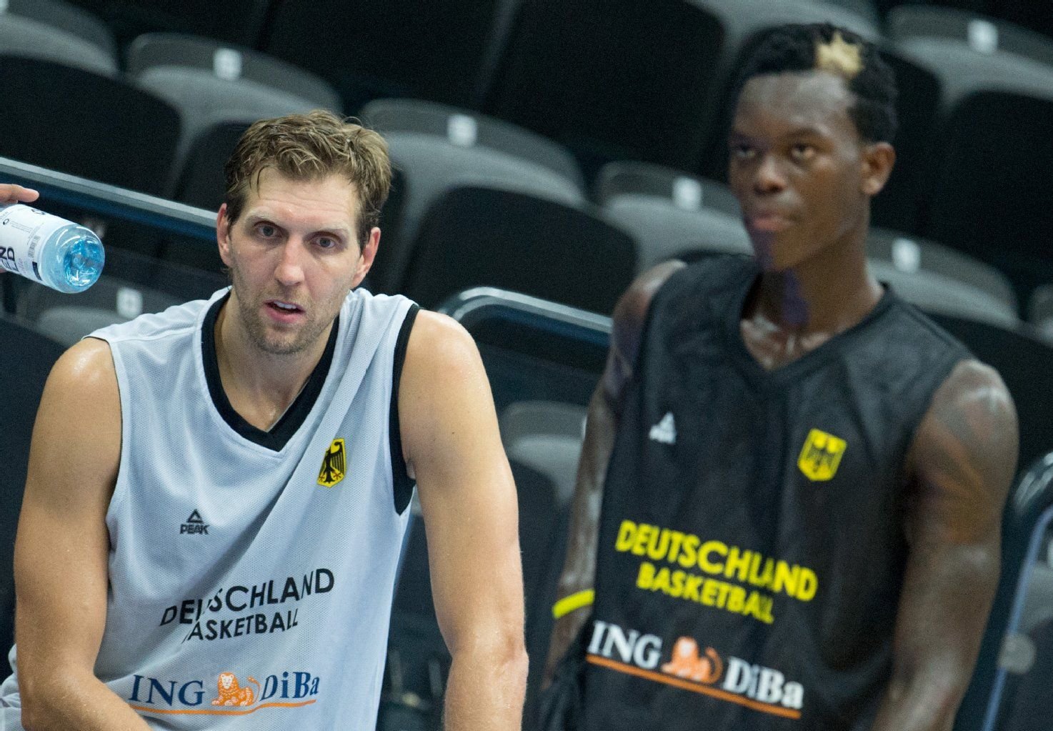 Dirk Nowitzki und Dennis Schröder (r.) spielten erstmals gemeinsam im DBB-Team.