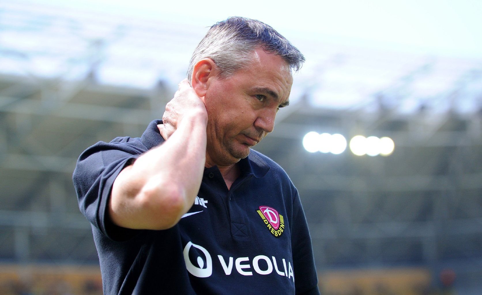 Etliche Verträge, unter anderem der von Dresdens Trainer Peter Pacult, gilt nur für die 2. Bundesliga.