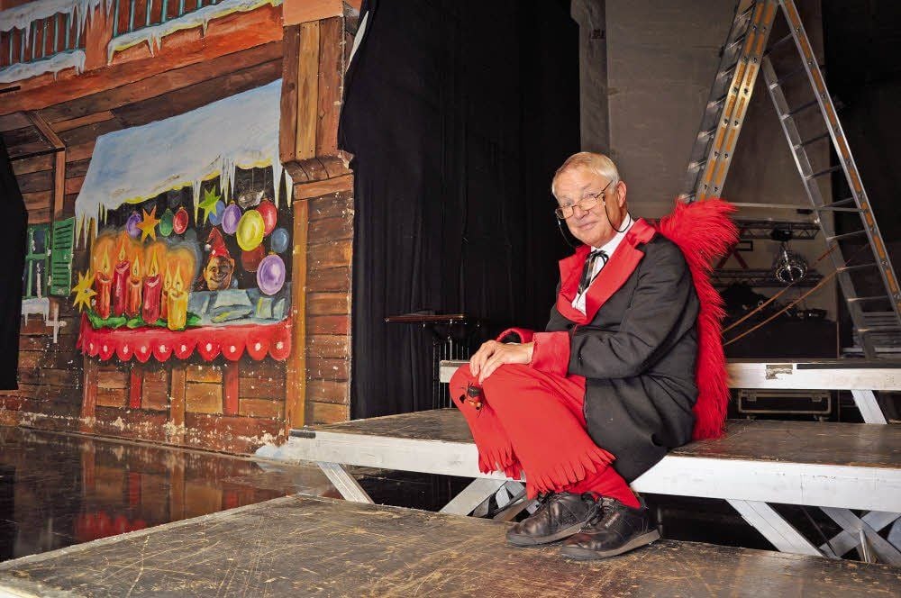 Der Kabarettist Helmut Rosenkranz treibt seit mehr als 30 Jahren seinen Schabernack auf der Bühne der Weihnachtsrevue.