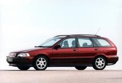 Begehrte «Familienkutsche» mit Lifestyle-Ruf: Der Volvo-Kombi V40 von 1996 ist bei Gebrauchtwagenhändlern zu Preisen ab etwa 6500 Euro erhältlich. (Foto: dpa)