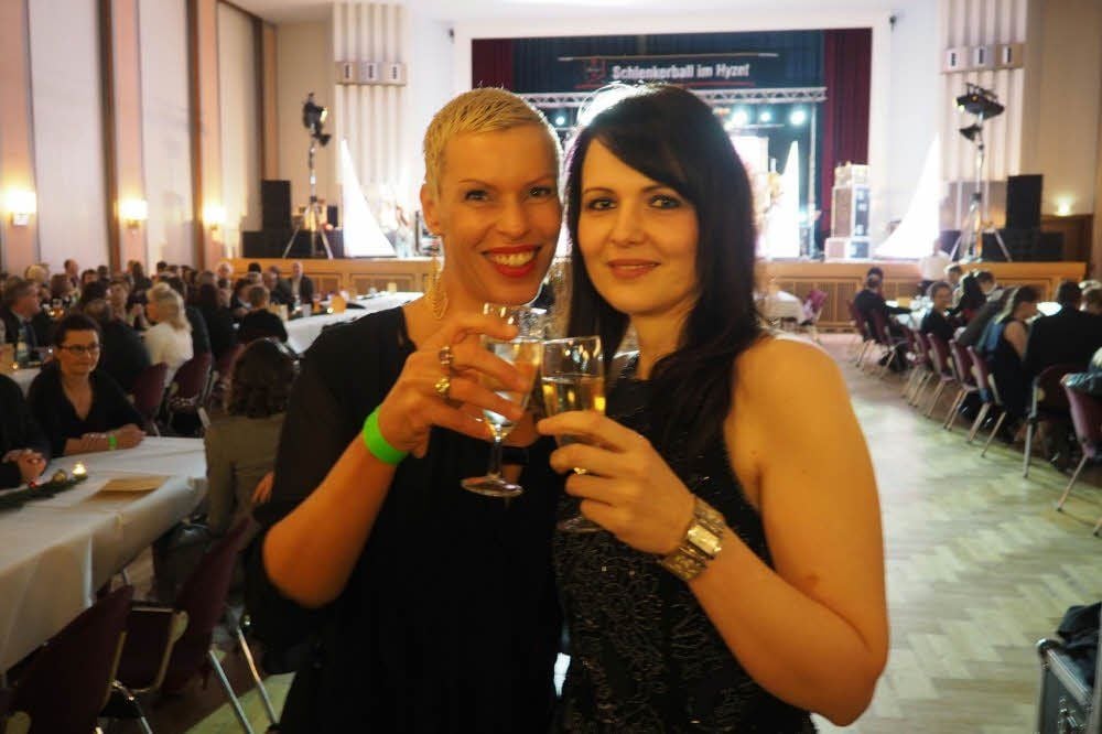 Auftakt zum Schlenkerball im Hyzet Kultur- und Kongresszentrum in Alttröglitz: 800 Besucher feierten hier das größte gesellschaftliche Ereignis der Region.