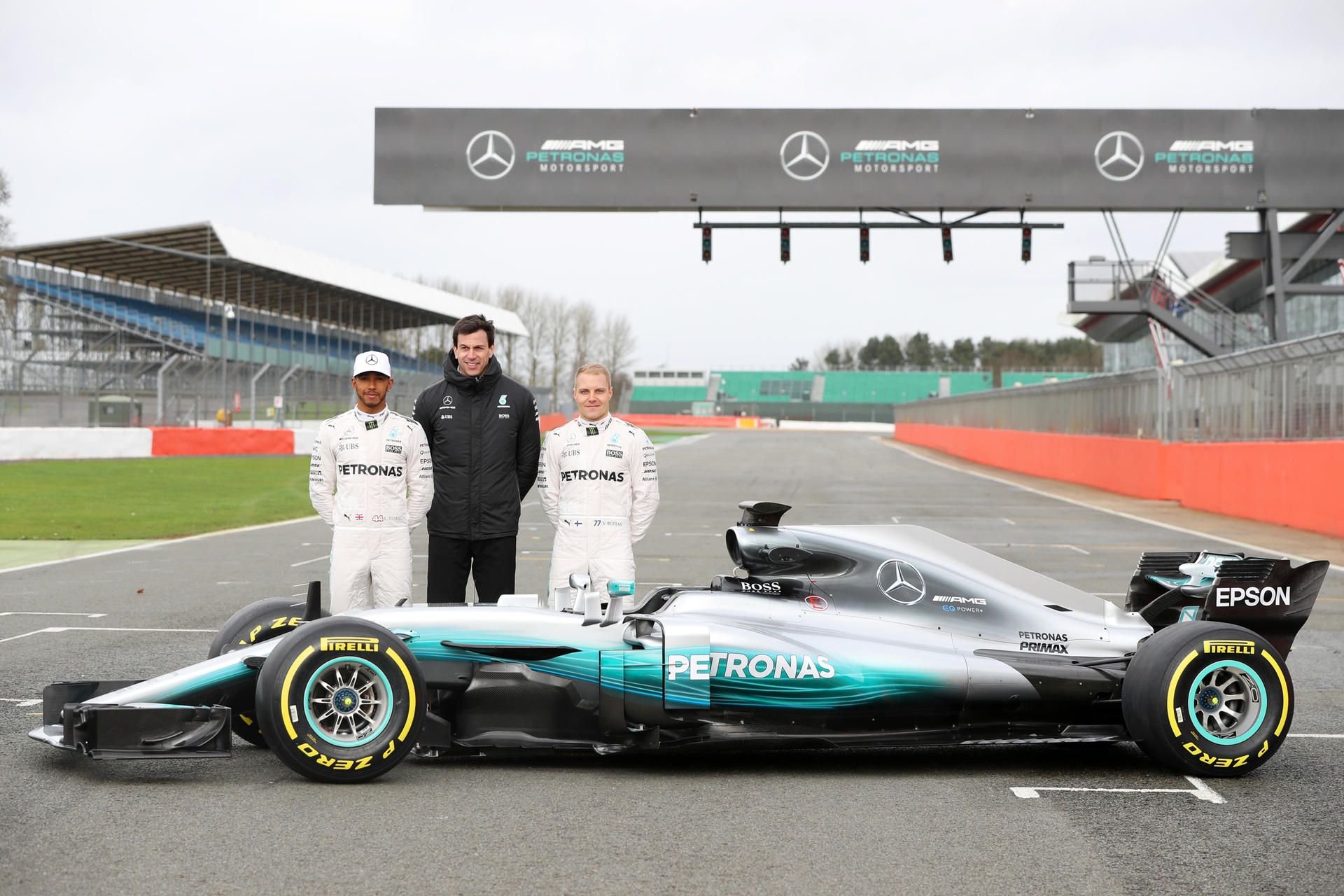 Der neue Dienstwagen von Lewis Hamilton und Valtteri Bottas.