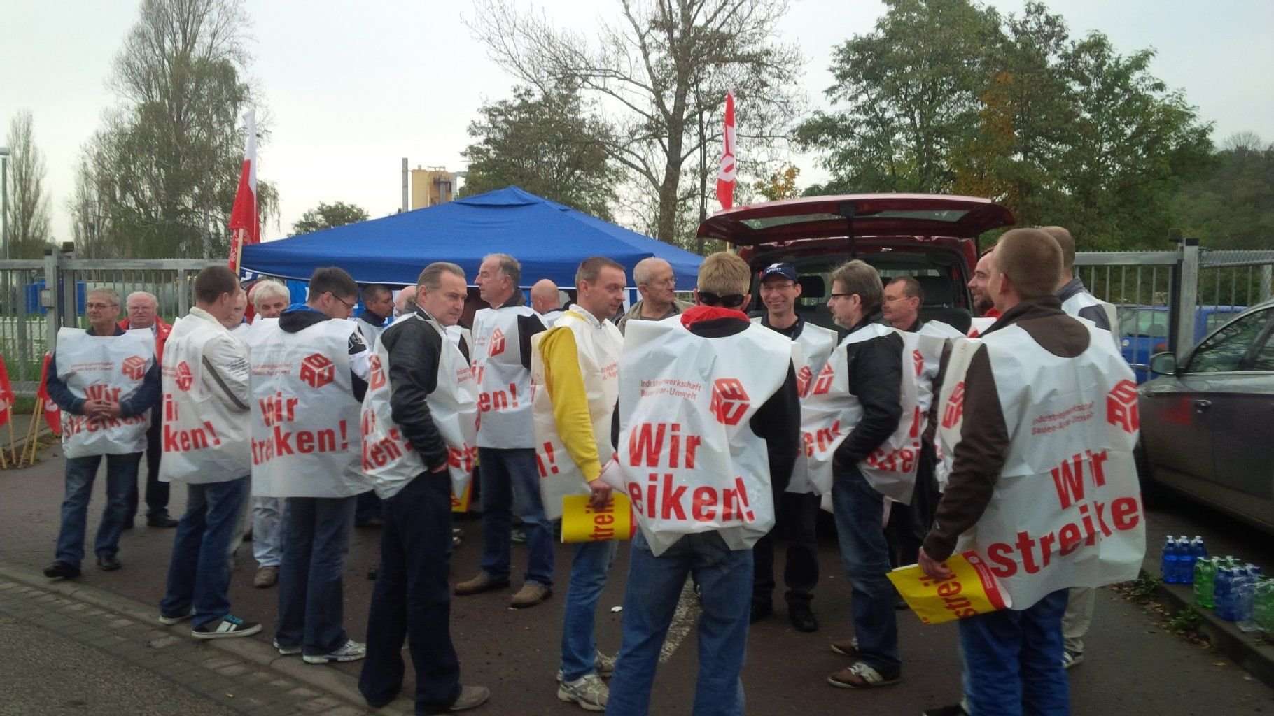 Papenburg-Mitarbeiter streiken in Halle.