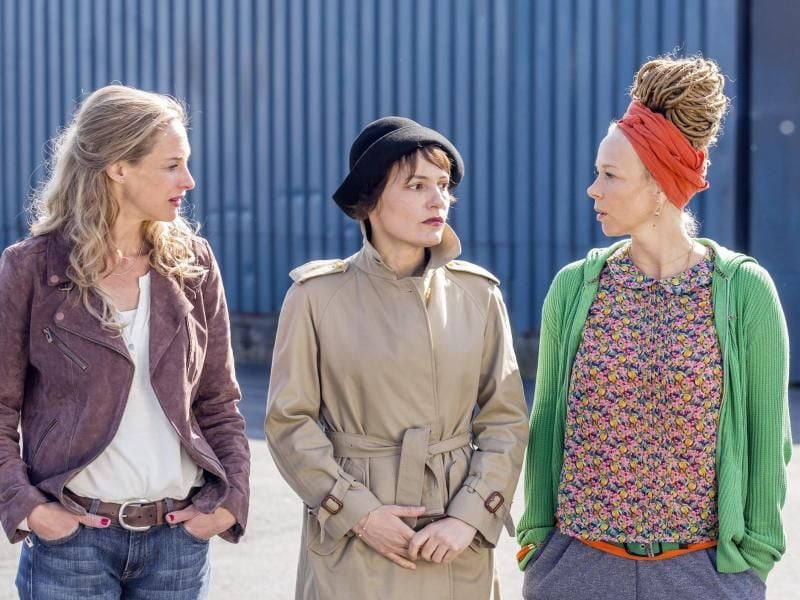 Sophie von Kessel als Alice (l-r), Nicolette Krebitz als Sascha und Katja Riemann als Karla. Foto: Frank Dicks/ARD Degeto