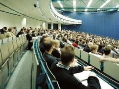Die Studiengänge an deutschen Hochschulen sind seit2005 weitgehend auf Bachelor- und Master-Abschlüsse umgestellt. (Foto: dpa)