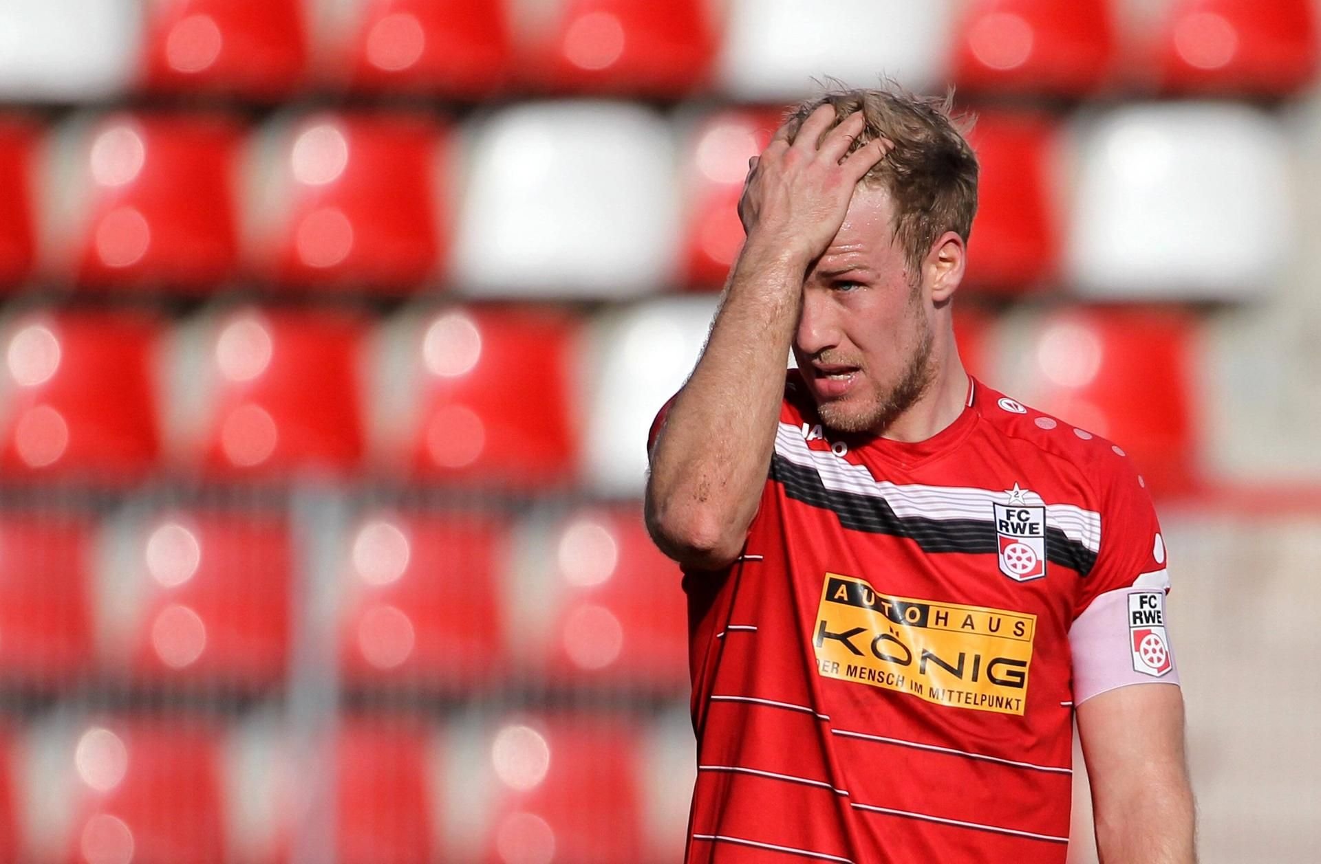 Rot-Weiß Erfurt, hier Kapitän Jens Möckel, steht vor dem Abstieg aus der 3. Liga.
