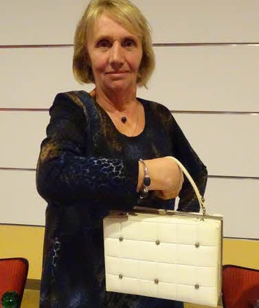 Aus den 1960er Jahren stammt das gute Stück, das Karin Sperling aus Lebien mitgebracht hat. Der Inhalt war nicht weniger originell.
