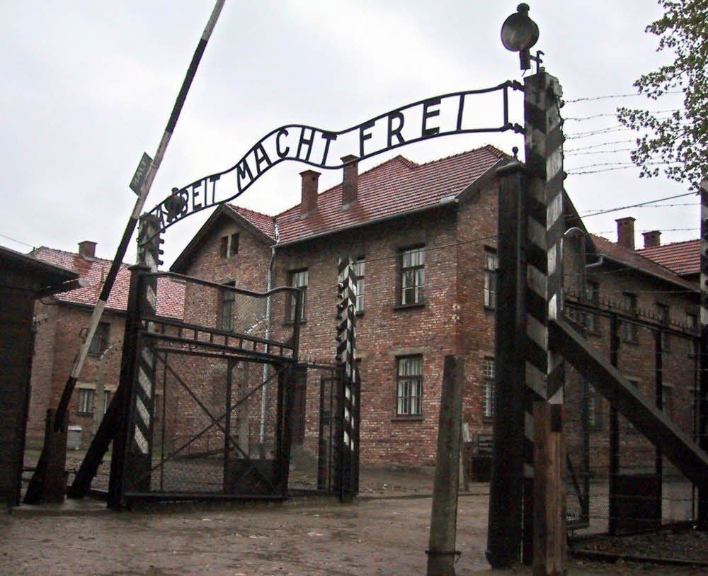 Der Eingang zum Stammlager des ehemaligen KZ Auschwitz in Oswiecim, Polen.