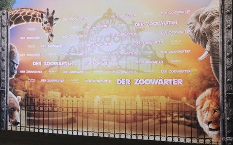 Das Plakat des Films «Der Zoowärter» wird in Berlin beim Photocall zur Vorstellung des neuen Films gezeigt. (FOTO: DPA)