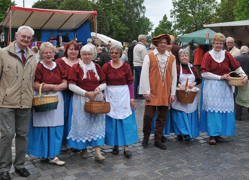 Die Marktwiewer mit dem Marktmeister Karsten Knöppel.