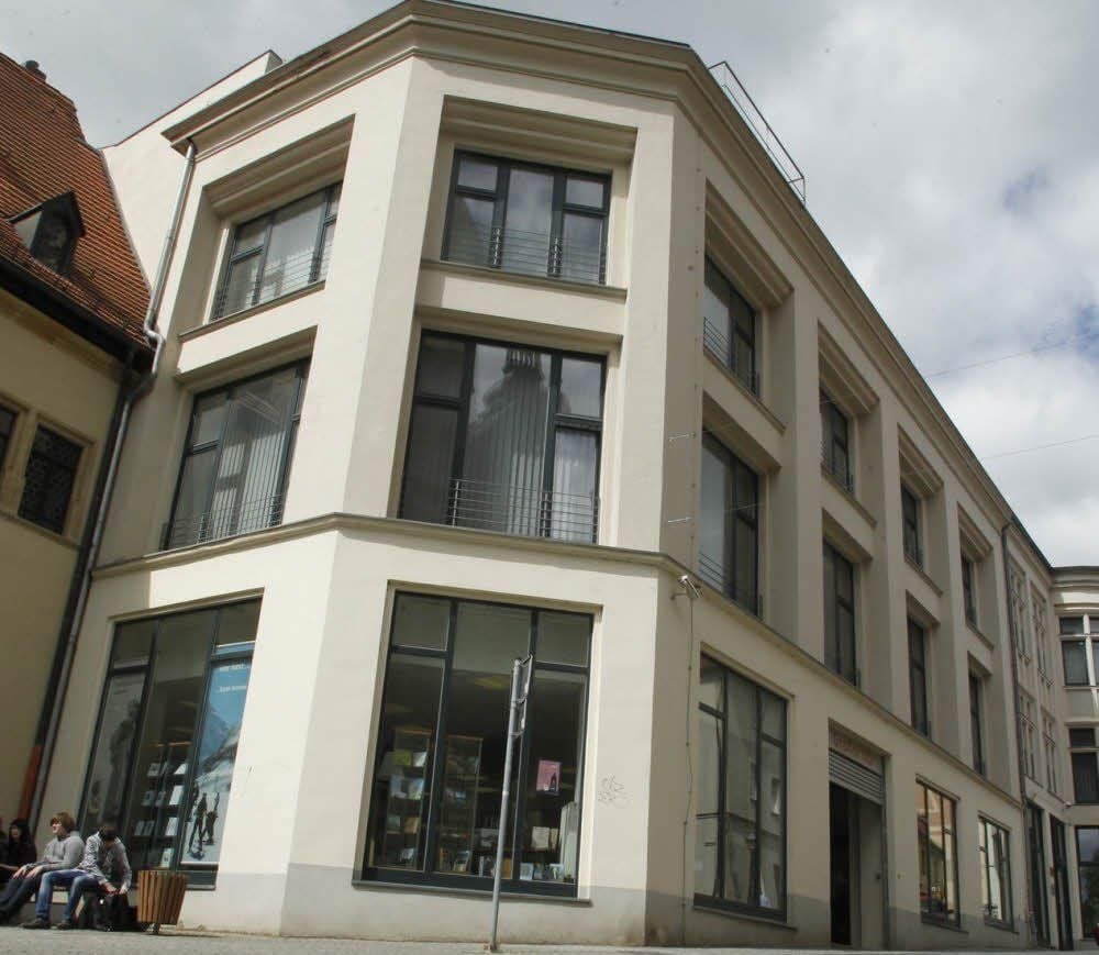 Im Großen HO ist jetzt der Projekte-Verlag mit seiner gläsernen Buchfabrik und einem Laden ansässig.
