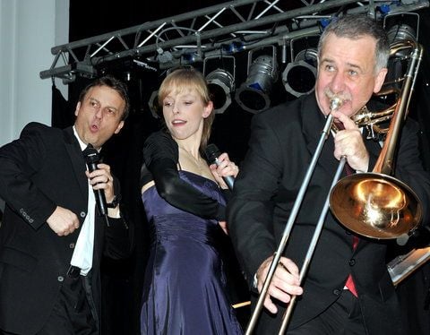 Alle Jahre wieder gut besucht - der Zeitzer Schlenkerball. (Foto: Hartmut Krimmer)