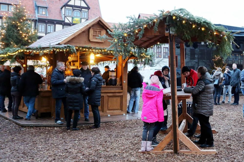 Den Winterzauber-Markt am Mathildenbrunnen in Quedlinburg gab es in diesem Jahr zum ersten Mal.