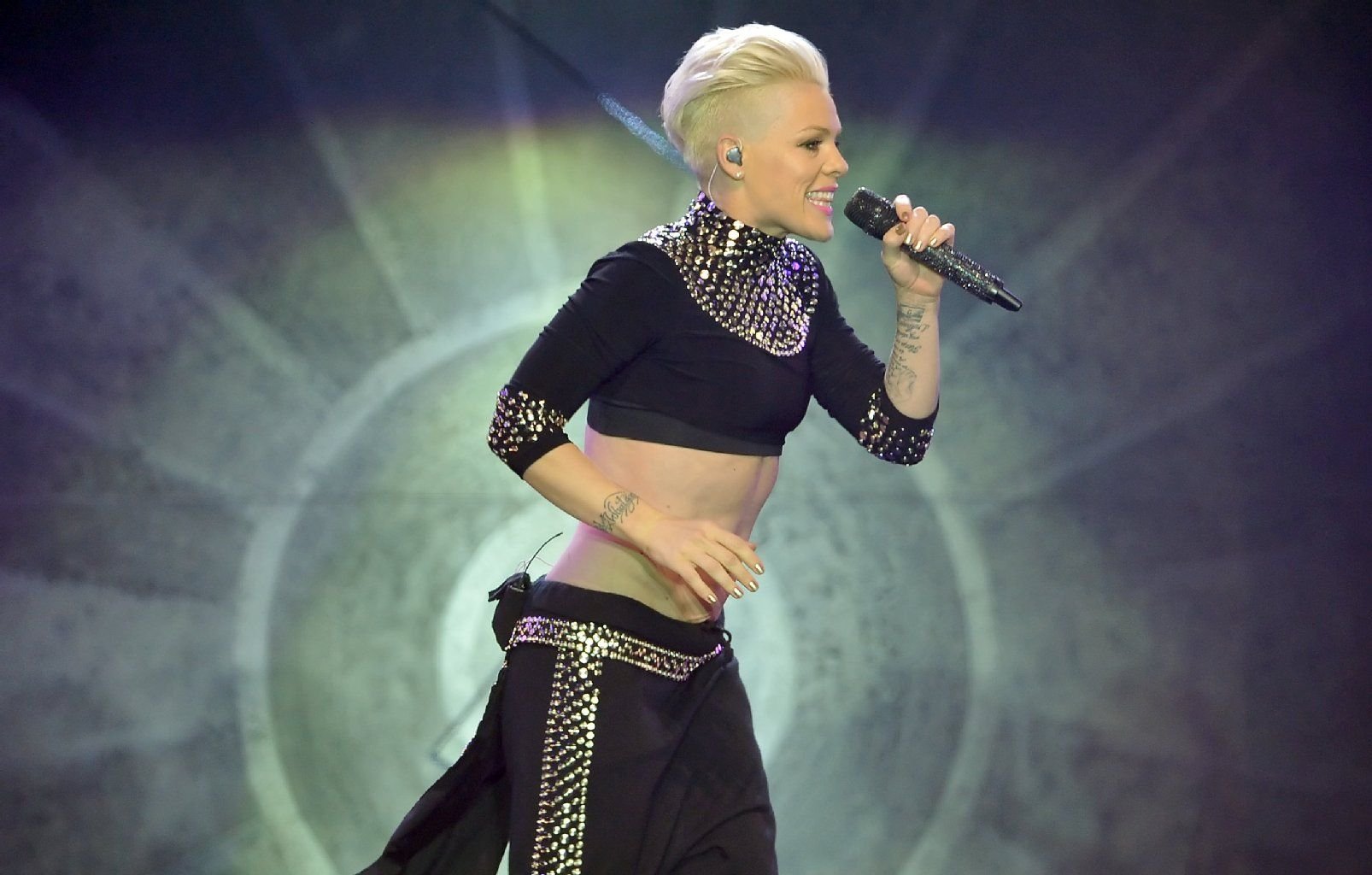 Pink steht während ihrer "The Truth About Love"-Tour auf der Bühne der O2-World in Berlin-Friedrichshain.