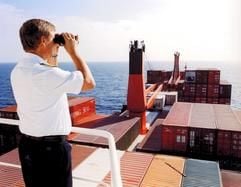 Gute Aussichten: Die deutschen Reedereien suchen derzeit nach Kapitänen, nach nautischen und technischen Offizieren sowie nach Schiffsmechanikern. (Foto: dpa)