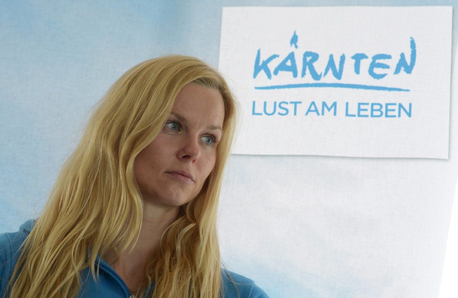 Die Schwimmerin Britta Steffen nimmt am 26.04.2013 im Rahmen der Deutschen Meisterschaften im Schwimmen in Berlin an einer Pressekonferenz teil.