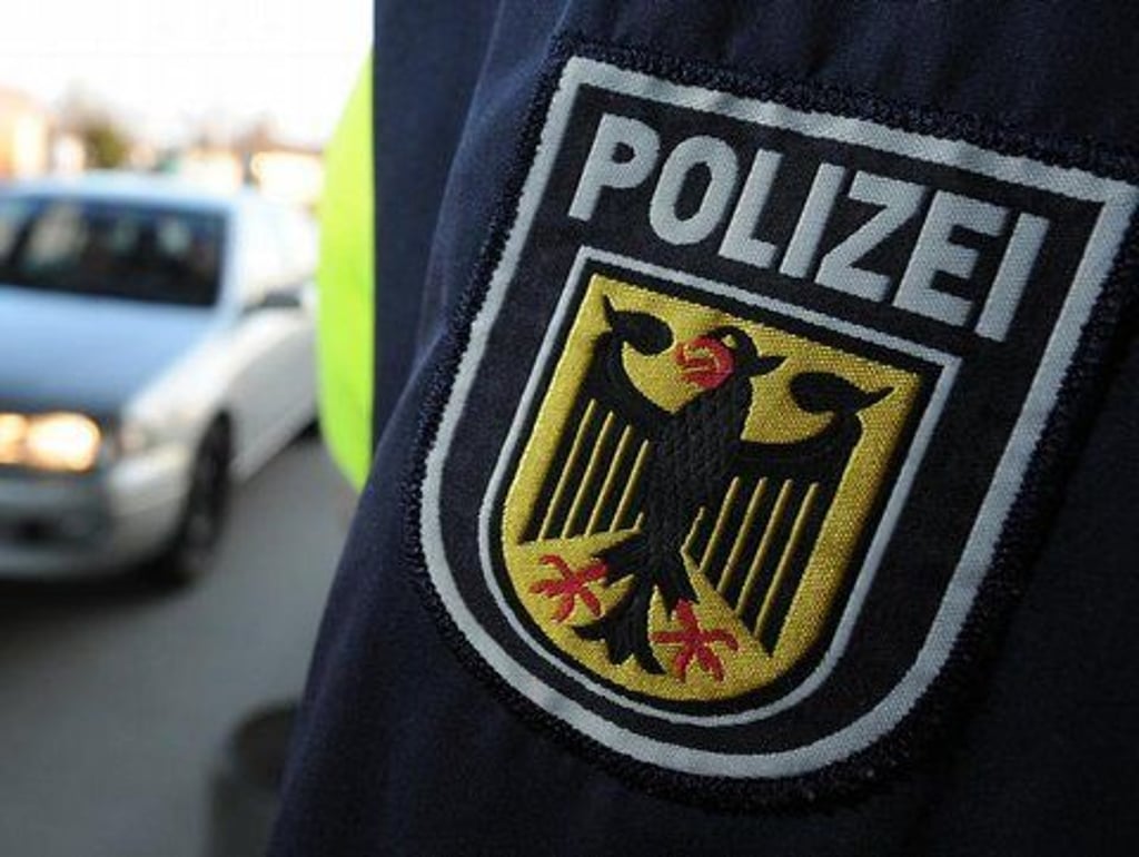 Am Hauptbahnhof in Magdeburg wurde ein Dieb erwischt. Bei der Feststellung der Personalien kam heraus, dass der Mann bereits per Haftbefehl gesucht wurde.