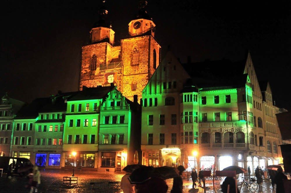 Einen Schirm brauchte man zur Lichternacht 2012 - diesmal wohl nicht.