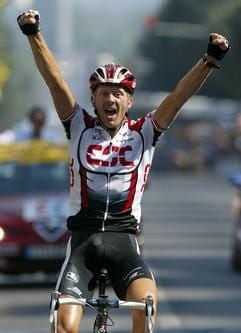 Der Däne Jakob Piil aus dem CSC-Team von Bjarne Riis war nach 219,5 Kilometern der Schnellste Ausreißer bei der zehnten Etappe der Tour de France. (Foto: dpa)