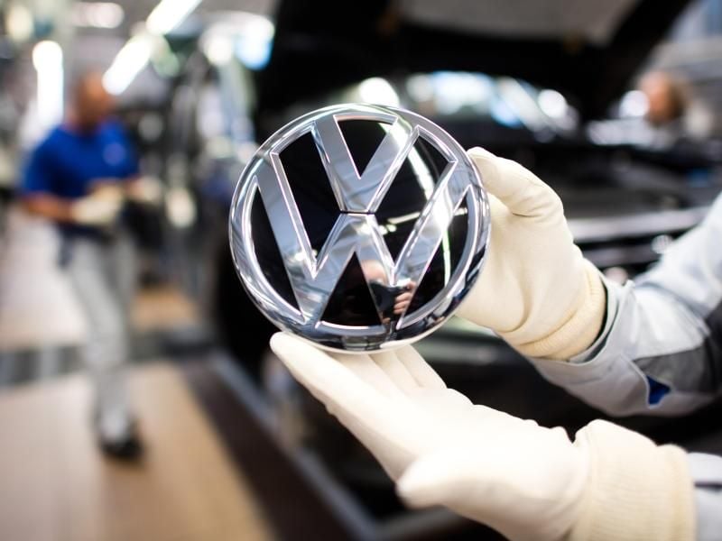 VW hat die Eckdaten für 2018 bereits veröffentlicht. Mit 12,15 Milliarden Euro stieg der Nachsteuergewinn um immerhin 6 Prozent. Foto: Julian Stratenschulte