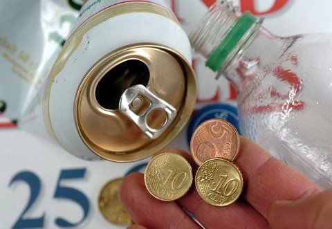 Beim Dosenausbeulen Finger eingeklemmt. (ARCHIVFOTO: DPA)
