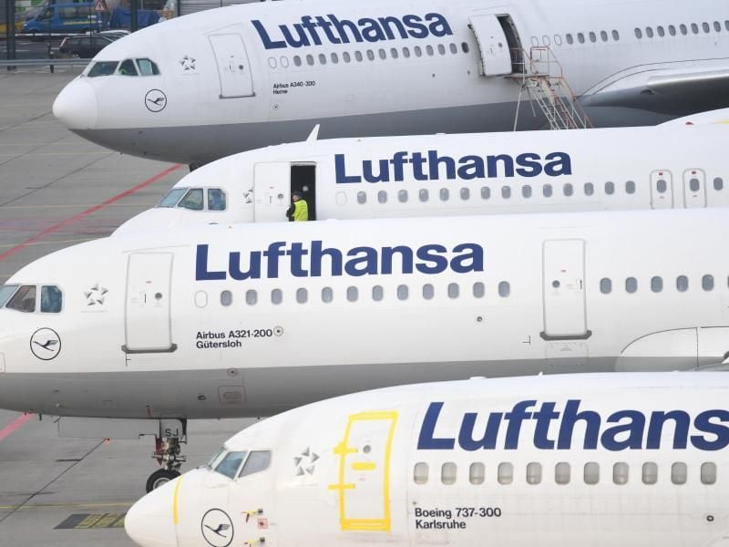 Lufthansa-Maschinen am Flughafen von Frankfurt am Main. Foto: Arne Dedert/Archiv