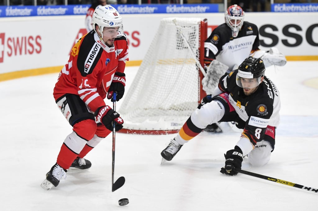 Muss verletzt das DEB-Team verlassen: Tobias Fohrler (r).