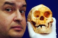 Forscher mit dem Zwergenkopf (Foto: dpa)