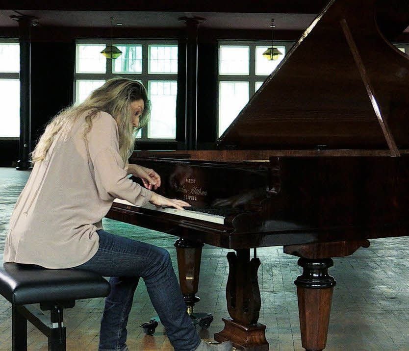 Die Pianisten Ragna Schirmer gastiert im Eisleber Theater.