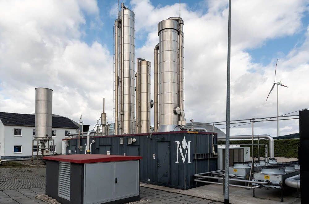 In der Kolonne wird das Biogas gewaschen.