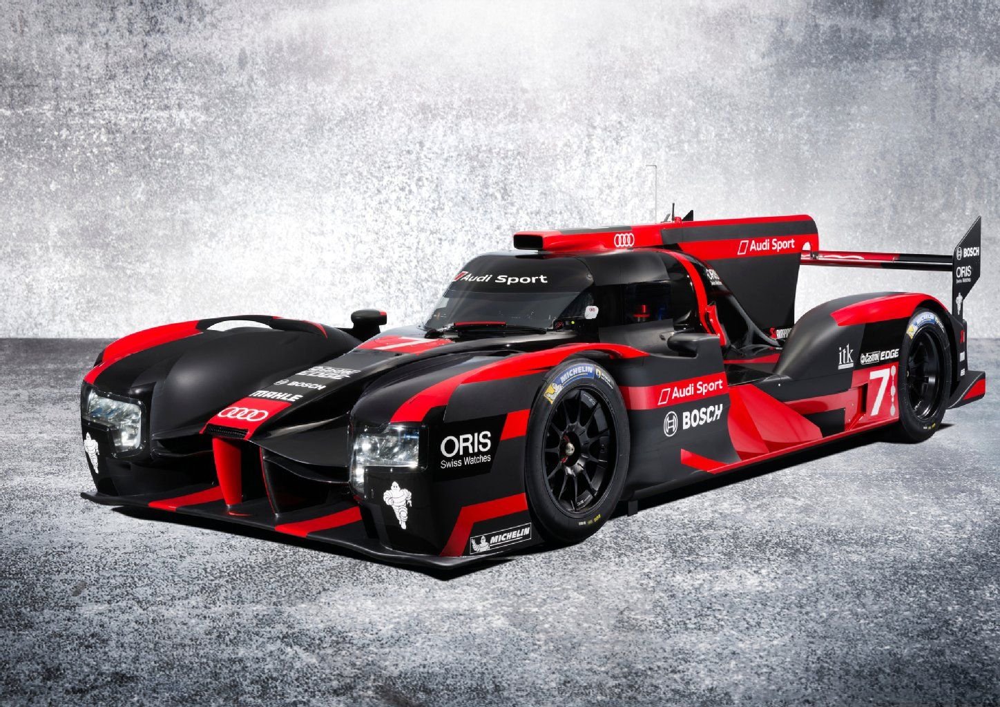 Diesen grundlegend neu konstruierten Audi R18 werden Sie zwar nicht auf der Straße sehen, dafür aber auf der FIA-Langstrecken-Weltmeisterschaft WEC 2016.