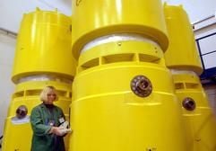Lagerbehälter vom Typ «Castor MTR 2» stehen im Februar 2004 beim Verein für Kernverfahrenstechnik und Analytik Rossendorf e.V. (VKTA) vor den Toren Dresdens (Archivfoto: dpa).
