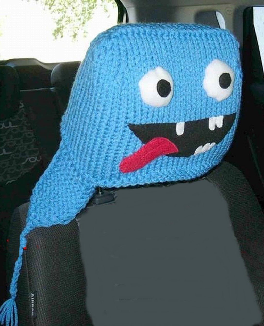 Schön oder zum Kopfschütteln? Auch für die Kopfstütze gibt es mittlerweile Accessoires - zum Beispiel Strickbezüge.