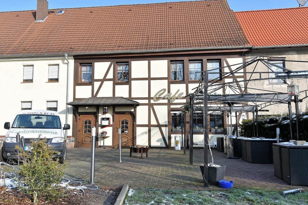 Zum Restaurant gehört im Sommer ein großer Biergarten.
