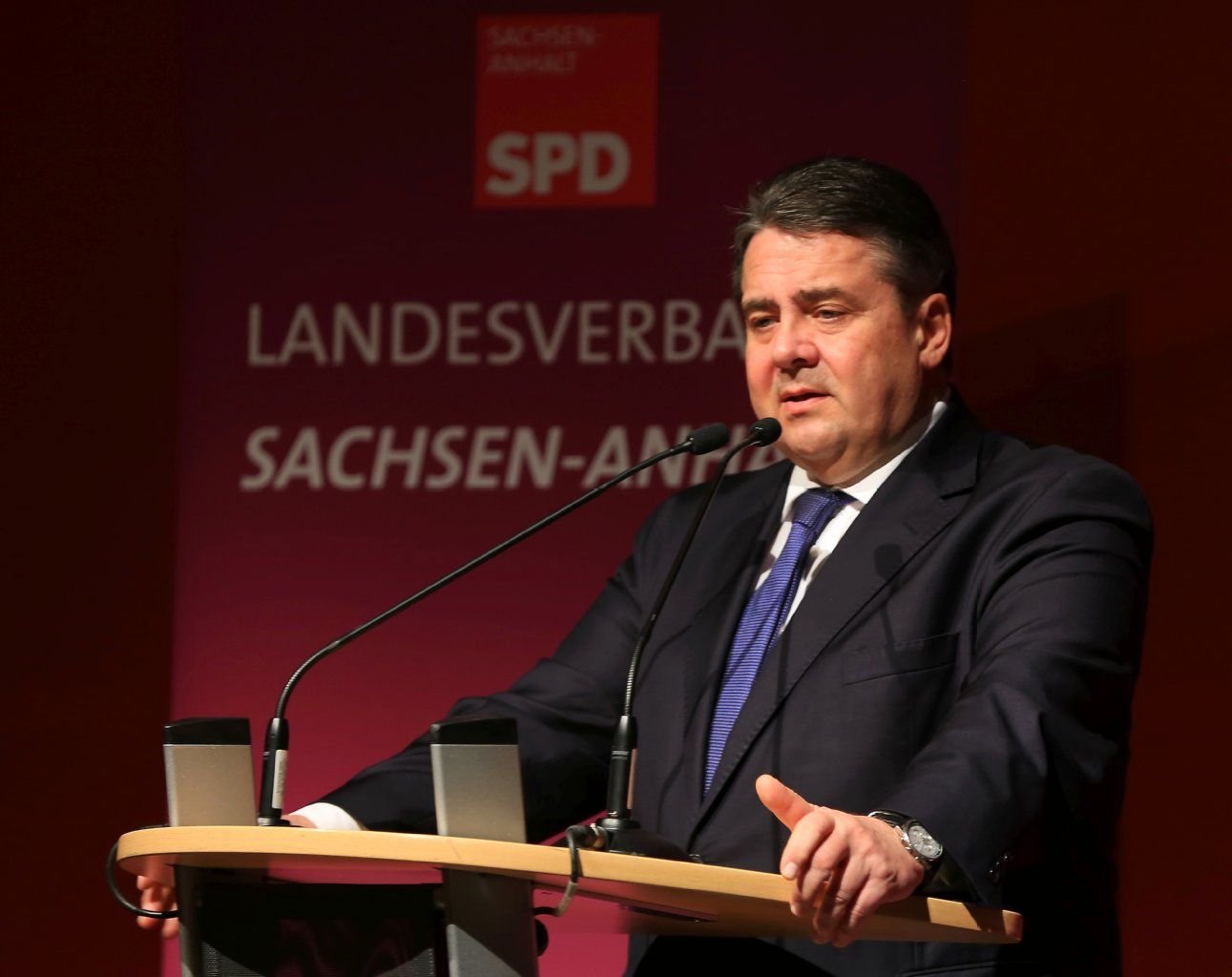 Sigmar Gabriel, Bundesvorsitzender der SPD, hält am 15.01.2016 beim Neujahrsempfang der Sozialdemokraten im Kulturwerk Fichte in Magdeburg