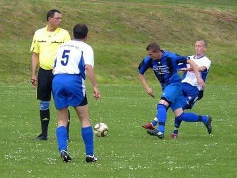 Der Westdorfer Rico Hoff (2. v. r.) hofft beim Einetalpokal auf ein gutes Abschneiden mit seinem Team. (FOTO: WITTE)